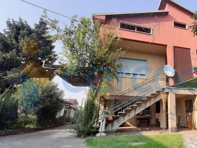 Villa da ristrutturare, in vendita in Via Roma 73, Antegnate