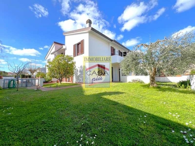 Villa QuadriFamiliare in Vendita ad Cascina - 340000 Euro