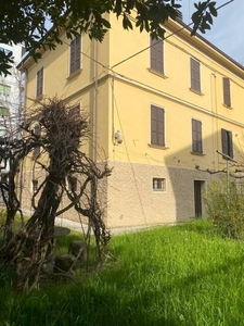 Villetta a schiera con giardino privato a Modena