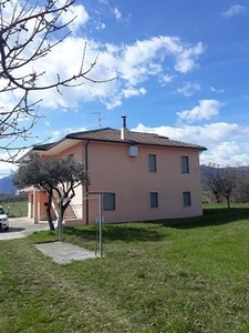 Casa indipendente - Casa singola con terreno a Periferia, Filetto