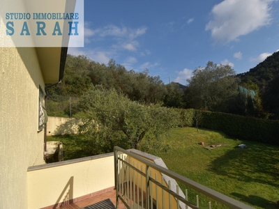 Casa indipendente con terrazzo, Camaiore capezzano pianore