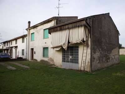 Casa semi indipendente da ristrutturare in zona Bonavicina a San Pietro di Morubio