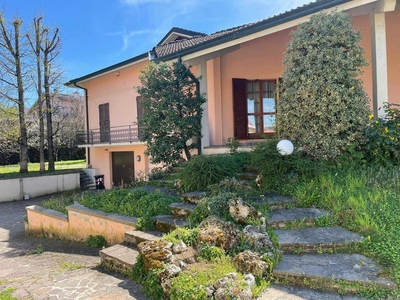 Villa in Via Lampugnana in zona San Nicolò a Rottofreno