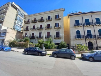 Appartamento con spazio esterno, via Carlo Giachery, zona Cantieri/Montepellegrino, Palermo