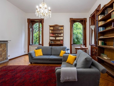 Prestigioso appartamento di 240 m² in affitto Arona, Italia