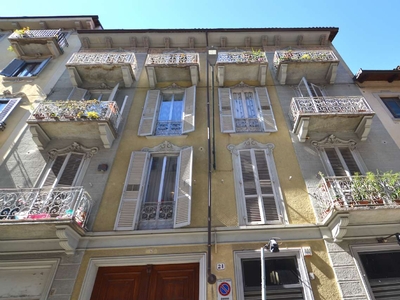 Appartamento ristrutturato e termoautonomo, via Rossana, Torino