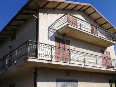 Casa in vendita 4 Stanze da letto a Sassoferrato