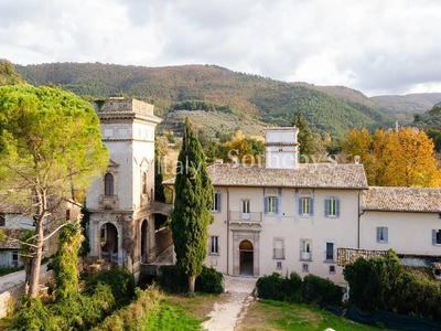 Casa in vendita 6 Stanze da letto a Spoleto