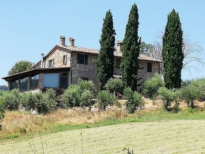 Casa in vendita 6 Stanze da letto a Todi