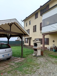 Casa indipendente con giardino a Monticelli Pavese