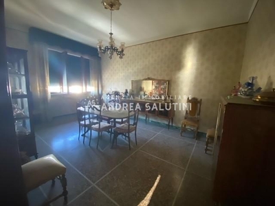 Casa indipendente con terrazzo a Cascina