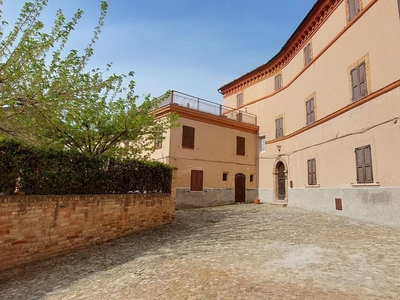 Casa indipendente con terrazzo a Montedinove