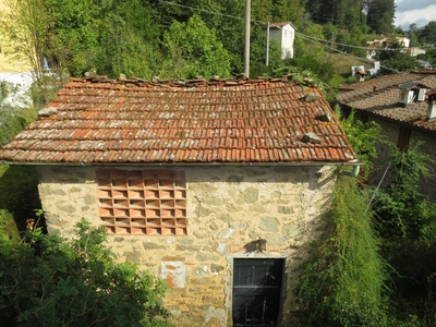 Casa semi indipendente in vendita 3 Stanze da letto a Bagni Di Lucca