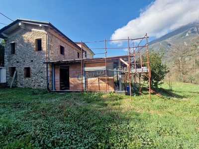 Casa semi indipendente in vendita 3 Stanze da letto a Camaiore