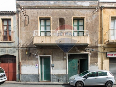 Casa semi indipendente in vendita 3 Stanze da letto a Catania