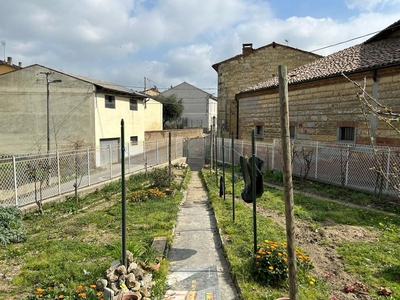 Casa semi indipendente in vendita 4 Stanze da letto a Casorzo Monferrato