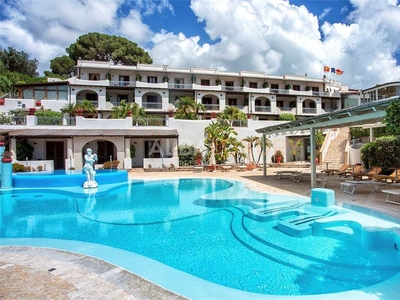 Hotel in vendita 40 Stanze da letto a Lipari