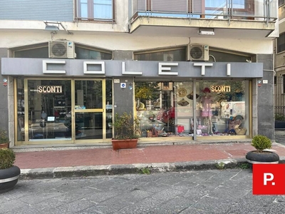 Locale commerciale da ristrutturare, Caserta centro