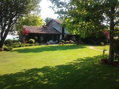 Lussuoso casale in vendita Montalto Pavese, Lombardia