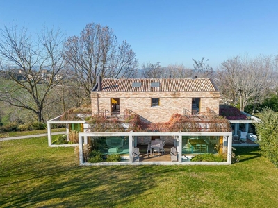 Prestigiosa villa di 330 mq in affitto, Collecchio, Emilia-Romagna