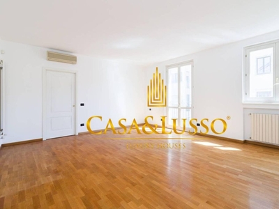 Prestigioso appartamento di 100 m² in vendita Milano, Lombardia