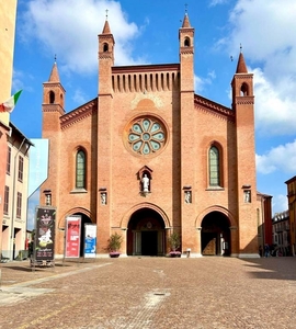 QUADRILOCALE ARREDATO IN CENTRO ALBA