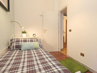 Stanza in affitto in appartamento con 5 camere da letto a Roma