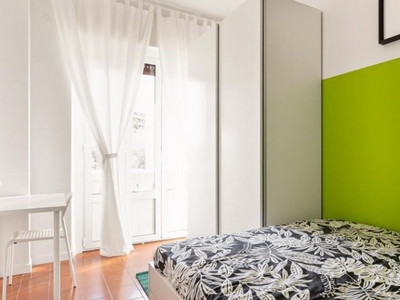 Stanze in affitto in appartamento con 8 camere da letto a Milano