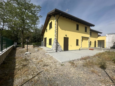 Villa Bifamiliare con giardino a Montecalvo Versiggia