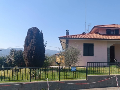Villa con terrazzo, Villafranca in Lunigiana malgrate