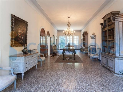 Villa in ottime condizioni, in vendita a Massanzago