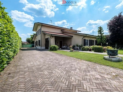 Villa in vendita 4 Stanze da letto a Roverbella