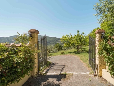 Villa in vendita 5 Stanze da letto a Castelnuovo Di Farfa