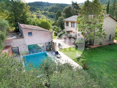 Villa in vendita 5 Stanze da letto a Perugia