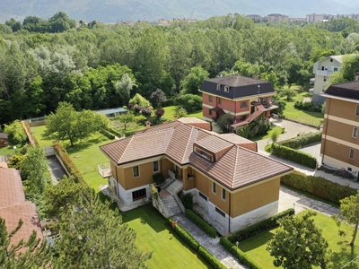 Villa in vendita 5 Stanze da letto a Sulmona