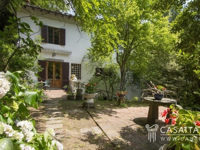 Villa in vendita 6 Stanze da letto a Bagni Di Lucca