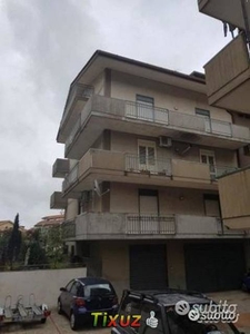 Appartamento 4vani con garage a Piedimonte Etneo