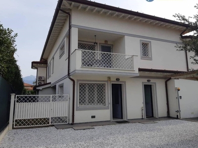 Appartamento in vendita a Forte dei Marmi via Trento