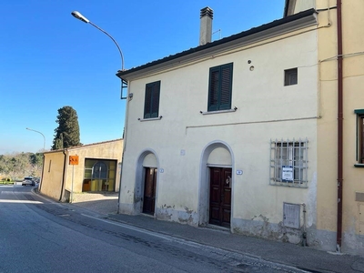 Casa Indipendente in vendita a Collesalvetti via Nino Bixio, 50