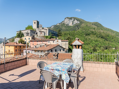 Appartamento 'La Casa Di Anita' con vista da un'ampia terrazza panoramica sulle montagne