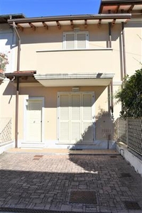Porzione di casa in buono stato di 80 mq. a Marina Di Massa