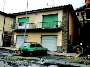 Appartamento con terrazzo in via battisti n. 18 e 22, Volterra