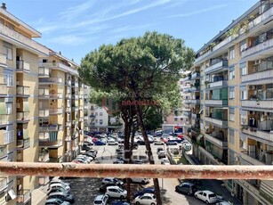 Appartamento in Vendita in Via Calpurnio Pisone a Roma