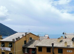 CAMOGLI - vendiamo centralissimo su due livelli