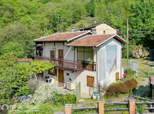 Casa indipendente 3 lati con giardino a Torre Pellice