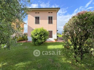Casa indipendente in Vendita in Via della Santissima Annunziata 50 a Lucca