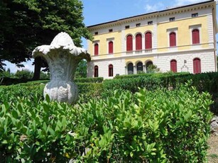 In Vendita: Villa Storica in Stile Liberty a Siena