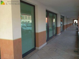 Negozio / Locale in affitto a Sassuolo - Zona: Centro