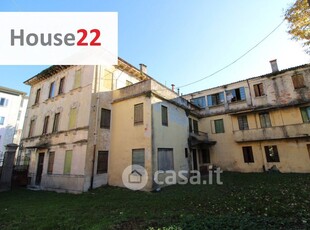 Stabile / Palazzo in Vendita in Viale della Pace 158 a Vicenza