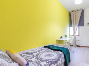 Stanza in affitto in appartamento con 10 camere da letto a Bologna